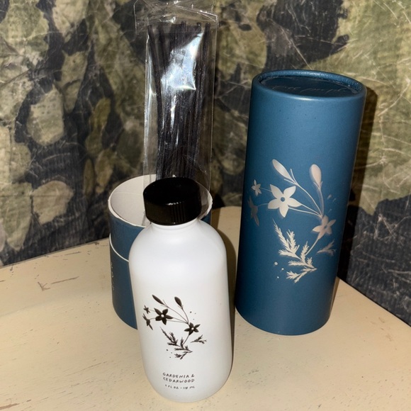 Free People Apothecary Reed Diffuser - Picture 2 of 4